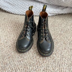 Dr. Martens men’s low boot